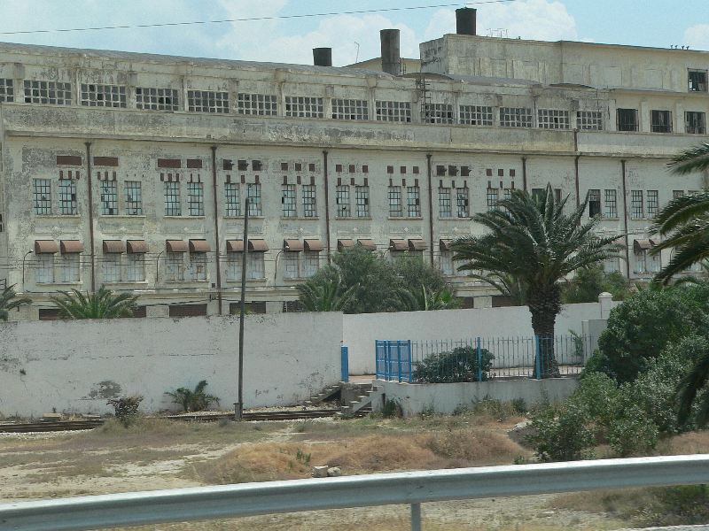 tunis tovarna.jpg